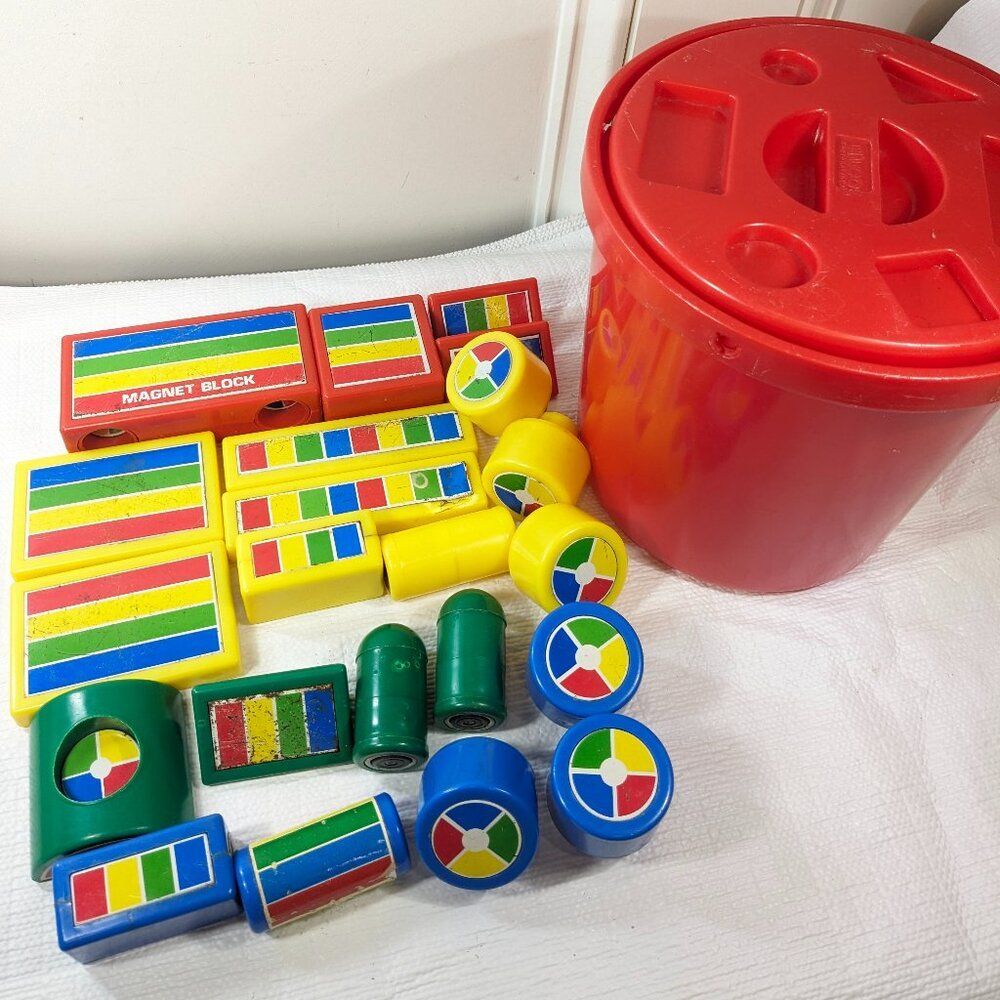 Vintage‎ Hilco Bucket set 22 Magnet Blocks magnetic building toy rainbow primary
